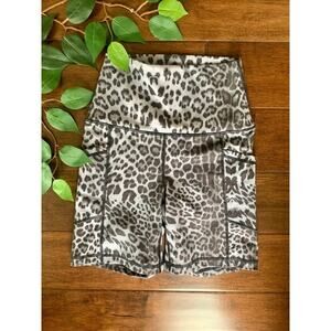 Yogalicious Luxe Leopard print gray & black compression shorts size small